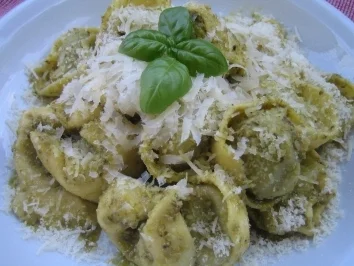 Tortellini mit grünem Pesto - Rezept