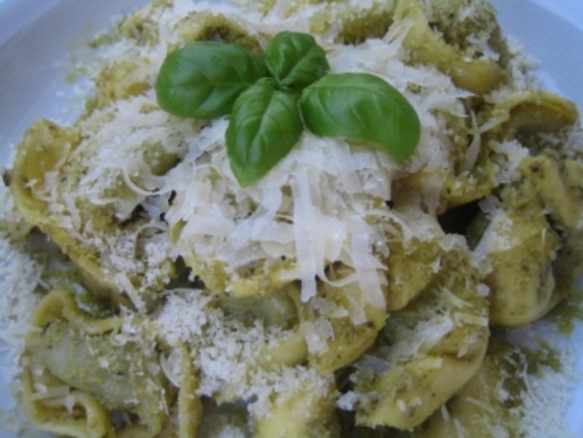 Tortellini mit grünem Pesto - Rezept