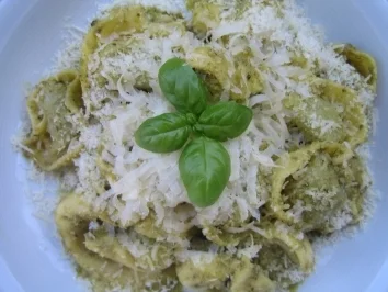 Tortellini mit grünem Pesto - Rezept