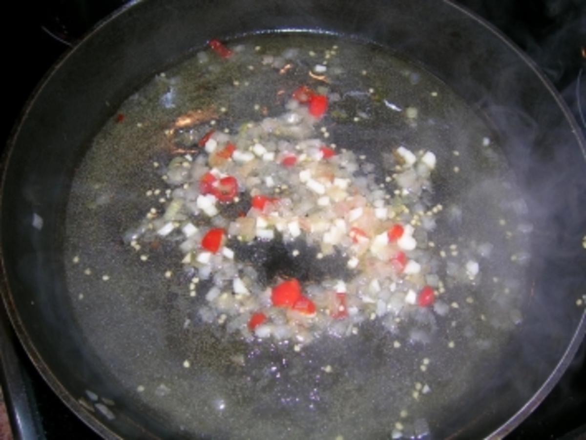 Pangasiusfilet in sanfter Curry-Chili-Sahne-Sauce mit Reis-Linsen-Paprika-Törtchen - Rezept - Bild Nr. 4