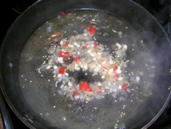 Rezept: Pangasiusfilet in sanfter Curry-Chili-Sahne-Sauce mit Reis-Linsen-Paprika-Törtchen Bild Nr. 4 Pangasiusfilet in sanfter Curry-Chili-Sahne-Sauce mit Reis-Linsen-Paprika-Törtchen - Rezept - Bild Nr. 4