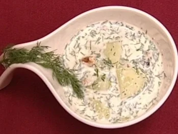 Rezept: Spreewälder Gurkensüppchen mit Walnuss (Gerit Kling) Spreewälder Gurkensüppchen mit Walnuss (Gerit Kling) - Rezept