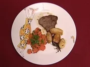 Rinderfilet mit gepellten Rosmarinkartoffeln und Buttermöhren (Gerit Kling) - Rezept