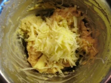 Rezept: Kartoffel-Apfel-Nuß Muffins 12 Stck Bild Nr. 2 Kartoffel-Apfel-Nuß Muffins 12 Stck - Rezept - Bild Nr. 2