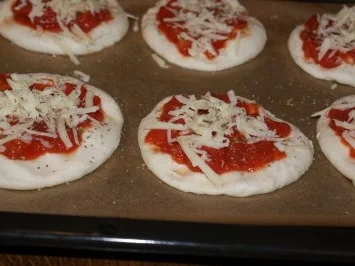 Schinken- Käse- Pizzabrötchen - Rezept - Bild Nr. 6