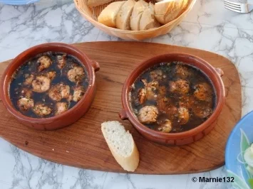 Rezept: Gambas Pil-Pil (Garnelen in Knoblauchöl) Gambas Pil-Pil (Garnelen in Knoblauchöl) - Rezept