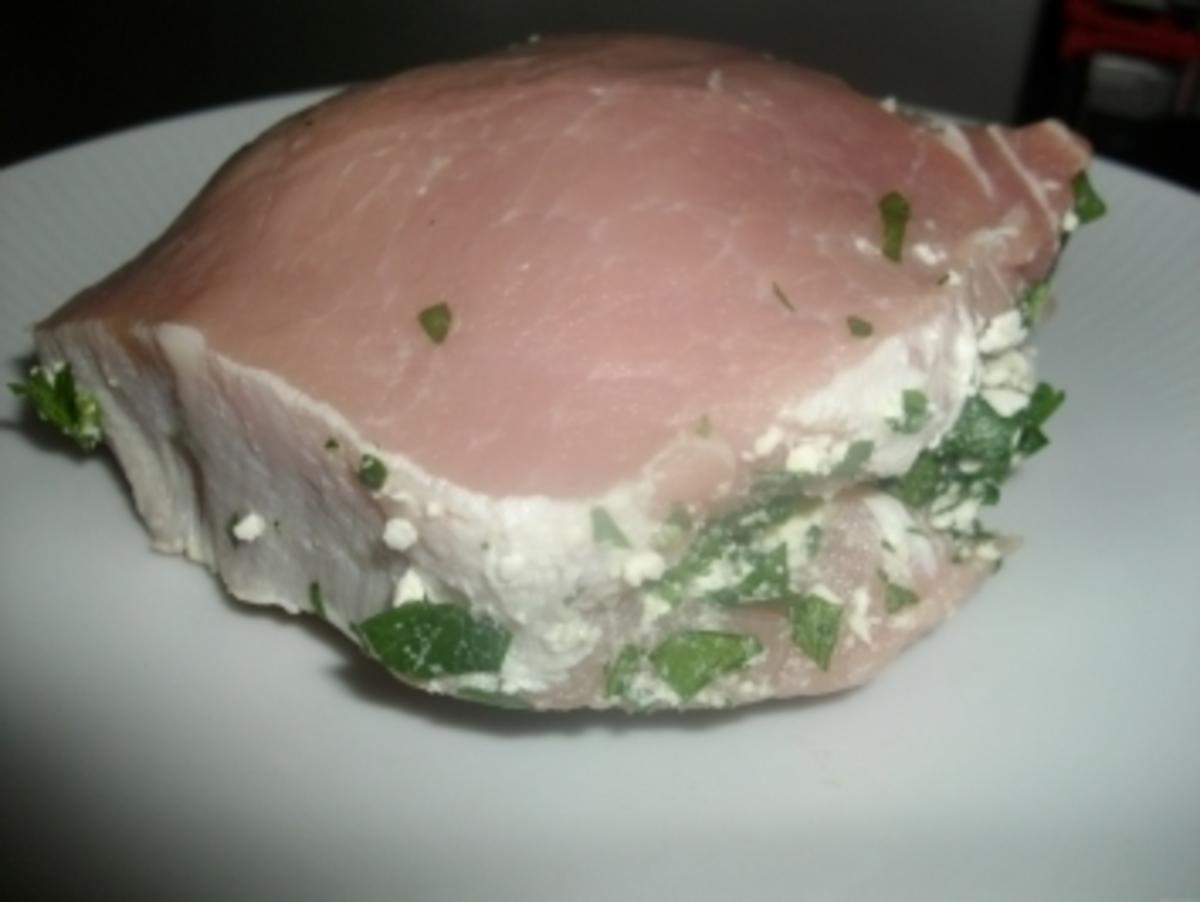 Schweinerückensteak gefüllt mit Scharfskäse und Kraütern - Rezept - Bild Nr. 2