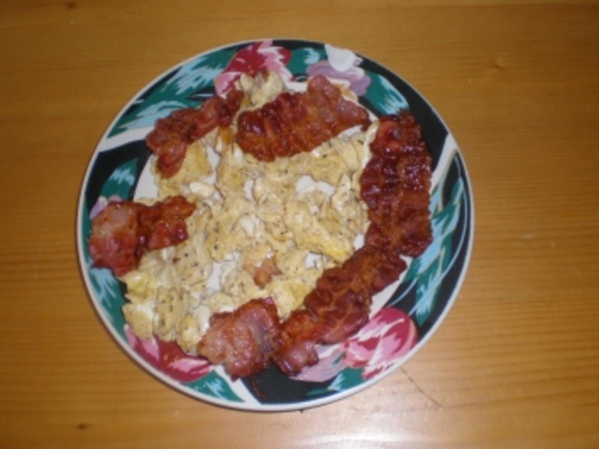 Rührei mit krossen Bacon - Rezept mit Bild - kochbar.de