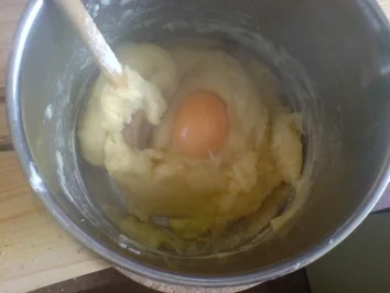 Rezept: Mini-Windbeutel mit Vanillecreme Bild Nr. 4 Mini-Windbeutel mit Vanillecreme - Rezept - Bild Nr. 4