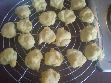 Rezept: Mini-Windbeutel mit Vanillecreme Bild Nr. 6 Mini-Windbeutel mit Vanillecreme - Rezept - Bild Nr. 6