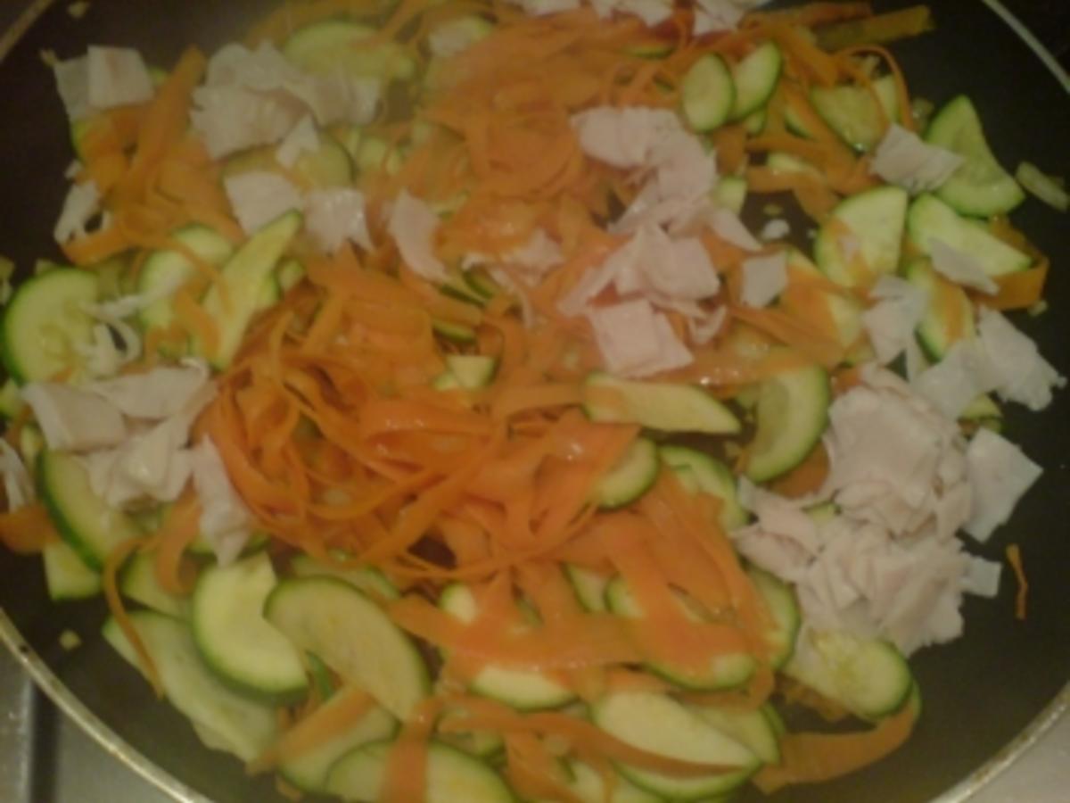Gemüsepfanne mit geräucherter Putenbrust - schnell &amp; einfach - 136 kcal ...