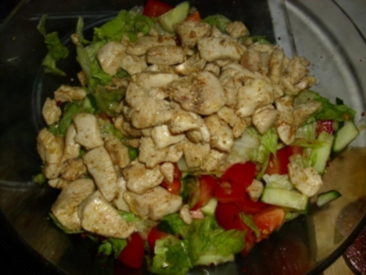 Fingerfood - Weizentortillas gefüllt mit lecker Salat mit Hähnchen - Rezept - Bild Nr. 7