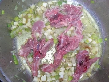 Gefüllte Wachteln mit Pfifferlingen, Portweinjus an buntem Linsen-Reis-Kartoffel-Rösti ( Fotos) - Rezept - Bild Nr. 7