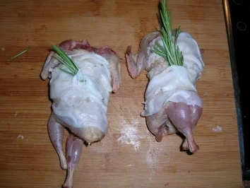 Gefüllte Wachteln mit Pfifferlingen, Portweinjus an buntem Linsen-Reis-Kartoffel-Rösti ( Fotos) - Rezept - Bild Nr. 17