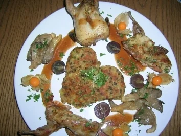Gefüllte Wachteln mit Pfifferlingen, Portweinjus an buntem Linsen-Reis-Kartoffel-Rösti ( Fotos) - Rezept