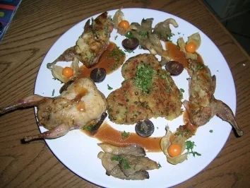 Gefüllte Wachteln mit Pfifferlingen, Portweinjus an buntem Linsen-Reis-Kartoffel-Rösti ( Fotos) - Rezept - Bild Nr. 2