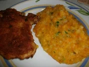 omis Möhrengemüse mit Paniertem Schweine Kotellet - Rezept