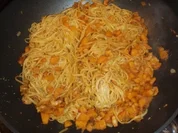 Rezept: Asiatische Nudelpfanne mit Crevetten und Kรผrbis Asiatische Nudelpfanne mit Crevetten und Kรผrbis - Rezept