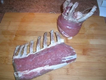 Rezept: Lammkrönchen mit Kräuterfüllung, Rotweinsauce, Bohenbouquet und Rosmarin Gnocchi Bild Nr. 3 Lammkrönchen mit Kräuterfüllung, Rotweinsauce, Bohenbouquet und Rosmarin Gnocchi - Rezept - Bild Nr. 3