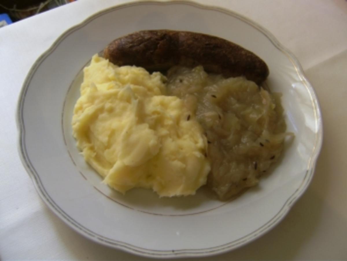 HAUPTGERICHT - Bratwurst, Kartoffelbrei und Sauerkraut - Rezept