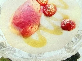 Himbeercreme mit Vanille -  und Kiwisoße - Rezept