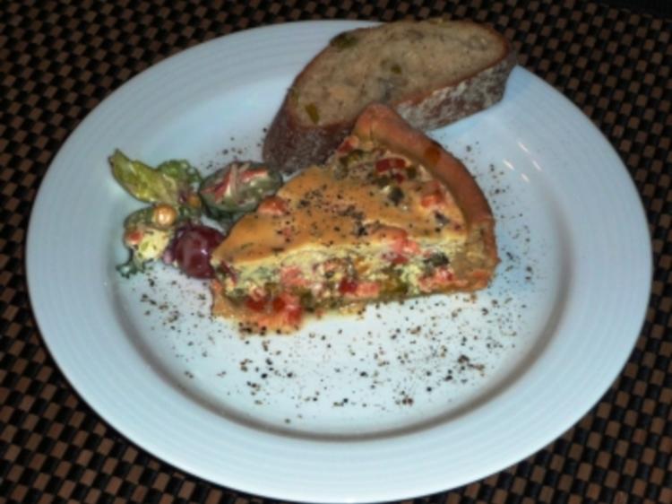 Frühlingszwiebel Quiche mit Lachs - Rezept - kochbar.de