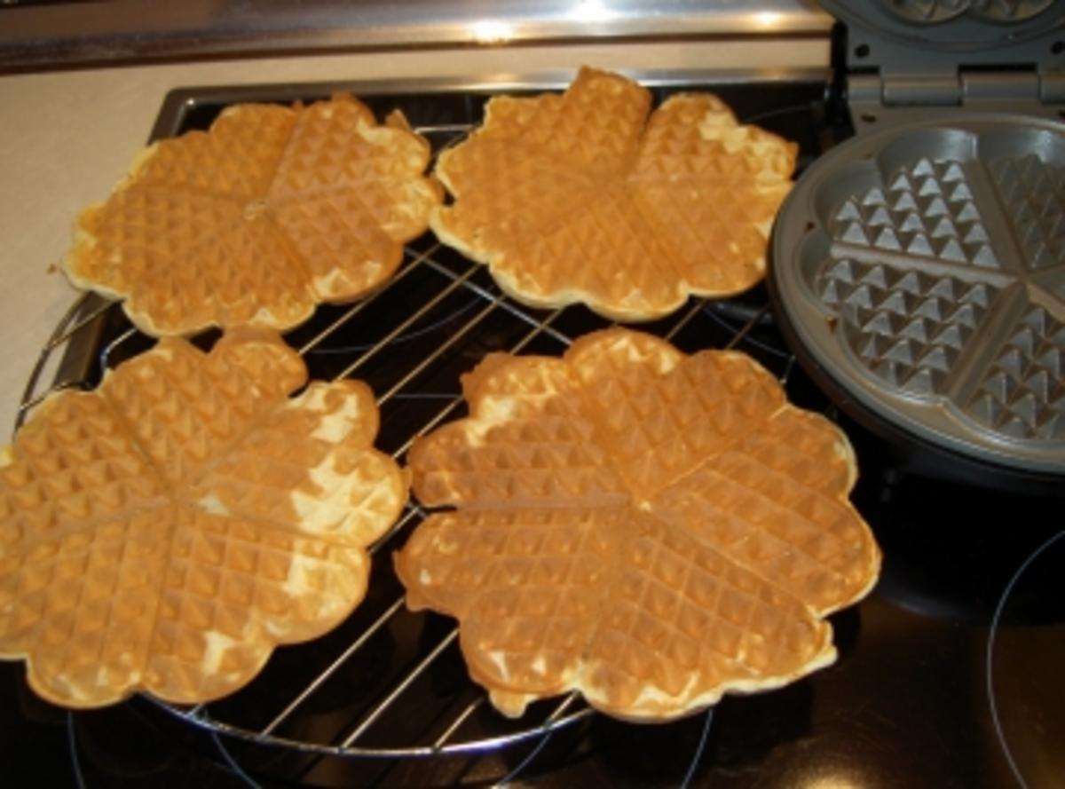 Bilder für Waffeln Waffeln für Waffeleisen ergibt 8 Waffeln Rezept