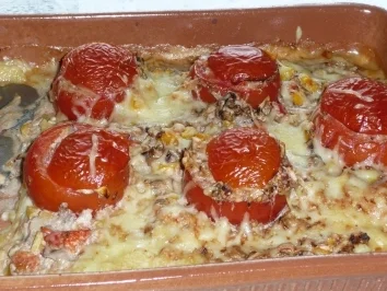 Rezept: Gefüllte Tomaten im Kartoffelbett Gefüllte Tomaten im Kartoffelbett - Rezept