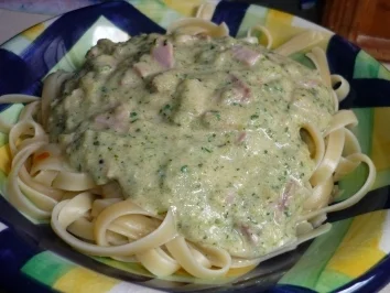 Tagliatelle mit Zucchini-Kräuter-Sauce - Rezept - Bild Nr. 2