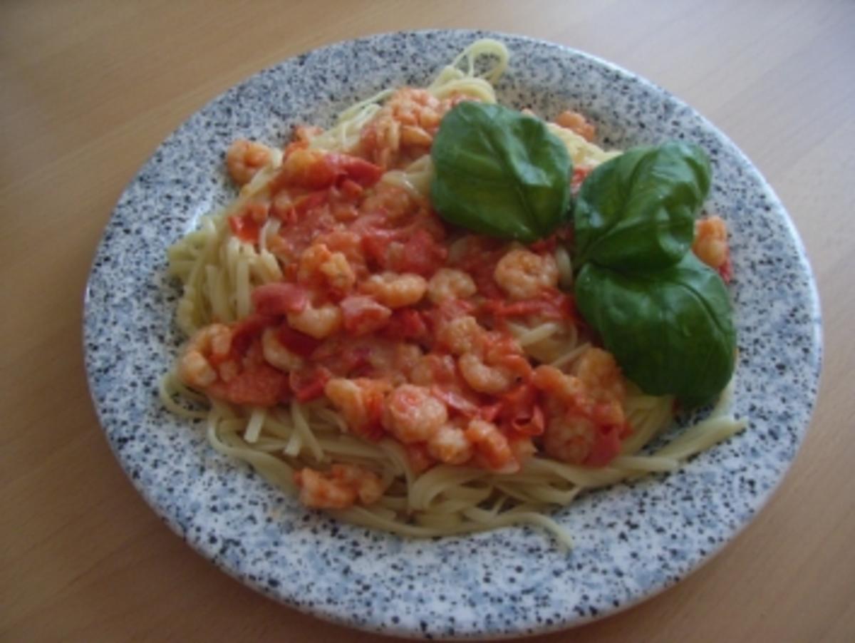 Linguine mit Tomaten-Sahne-Soße und Shripms - Rezept - kochbar.de