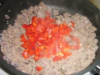 Gorgonzola-Paprika-Hack auf Gnocchi - Rezept - Bild Nr. 5