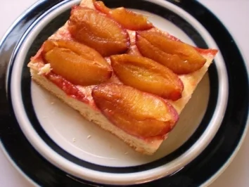 Rezept: KUCHEN: Pflaumen-Hefekuchen vom Blech Bild Nr. 2 KUCHEN: Pflaumen-Hefekuchen vom Blech - Rezept - Bild Nr. 2