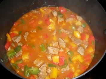 Rezept: Gulasch mit gemischtem Paprikagemüse Bild Nr. 2 Gulasch mit gemischtem Paprikagemüse - Rezept - Bild Nr. 2