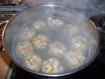 Rezept: Brezelnknödel zum Krustenbraten Bild Nr. 4 Brezelnknödel zum Krustenbraten - Rezept - Bild Nr. 4