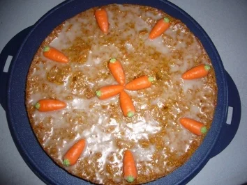 Rezept: Kikis Möhren-Marzipan-Nusskuchen Bild Nr. 8 Kikis Möhren-Marzipan-Nusskuchen - Rezept - Bild Nr. 8