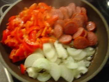 Cabanossi-Pfanne mit Paprika und Zwiebeln... in 20 Min. fertig.. ich habe das Rezept halbiert!!! - Rezept - Bild Nr. 4