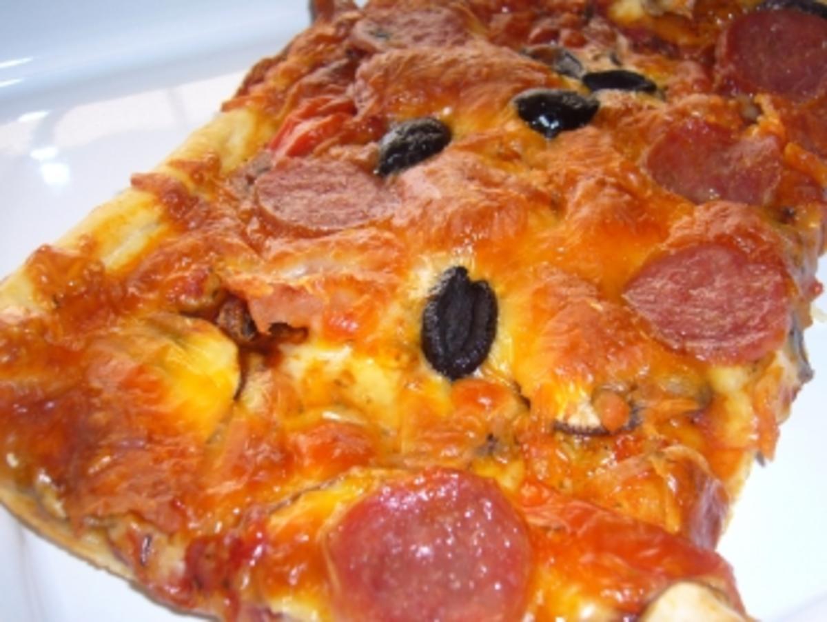 Kikis Pizza vom Blech - Rezept