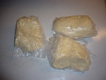 Rezept: Kikis Pizza vom Blech Bild Nr. 2 Kikis Pizza vom Blech - Rezept - Bild Nr. 2