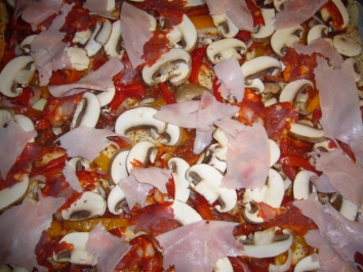 Kikis Pizza vom Blech - Rezept - Bild Nr. 6