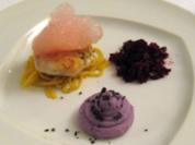 Seeteufelbäckchen auf Fondspaghetti, violetter Kartoffel-schnee und Rote Bete-Air - Rezept
