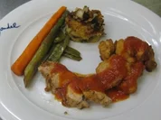 Geschmortes Kaninchen an Kartoffeltarte, Steinpilzen und Gemüse - Rezept