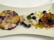 Rezept: Dreierlei von der Blaubeere - Eistorte, CrƩme und Pancakes Dreierlei von der Blaubeere - Eistorte, CrƩme und Pancakes - Rezept