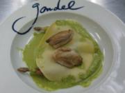 Offener Raviolo mit Gemüse und Wachtelbrust an Bärlauchschaum - Rezept