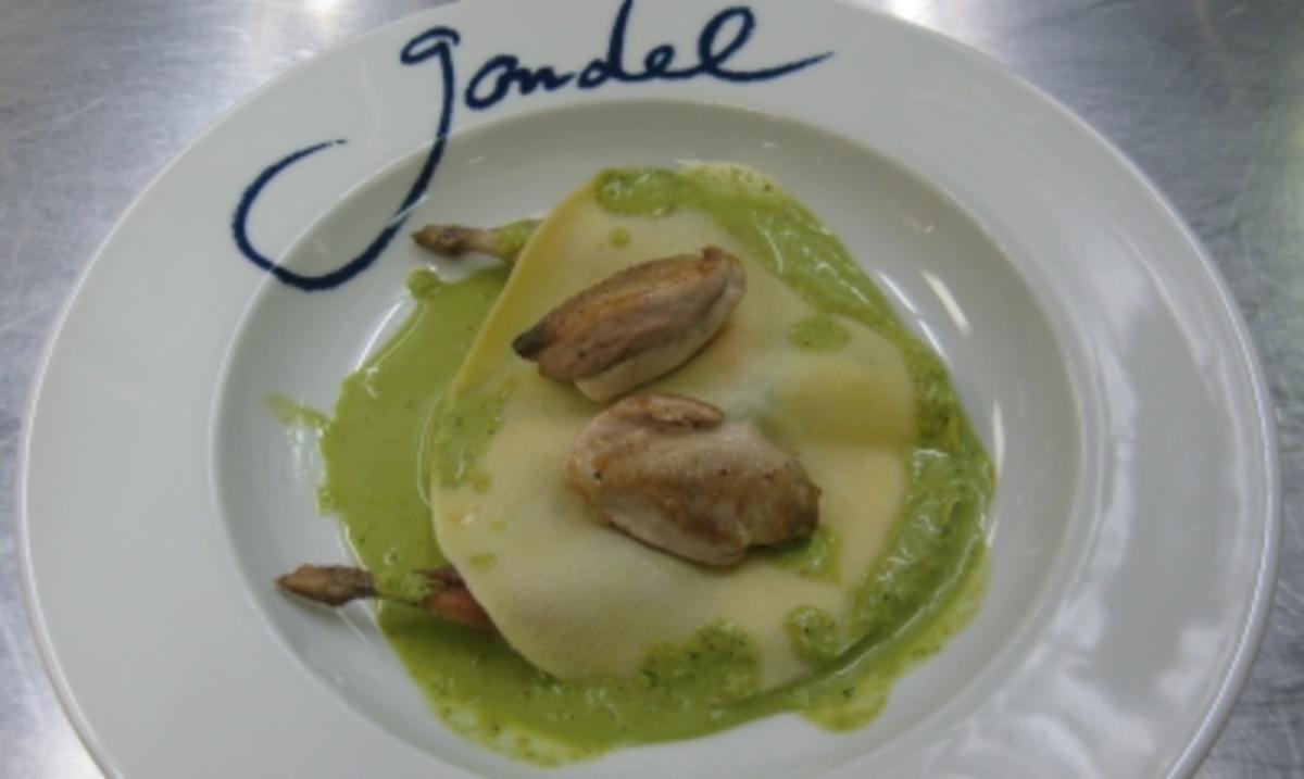 Bilder für Offener Raviolo mit Gemüse und Wachtelbrust an Bärlauchschaum - Rezept