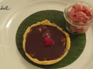 Rezept: Pfirsichkompott-Tarteletts mit dunkler Ganache und Himbeersorbet Pfirsichkompott-Tarteletts mit dunkler Ganache und Himbeersorbet - Rezept