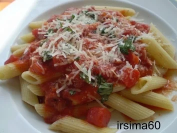 Nudeln mit Tomatensoße - Rezept