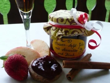 Rezept: Beeren-Apfel-Gelee mit Amaretto und Zimt Beeren-Apfel-Gelee mit Amaretto und Zimt - Rezept