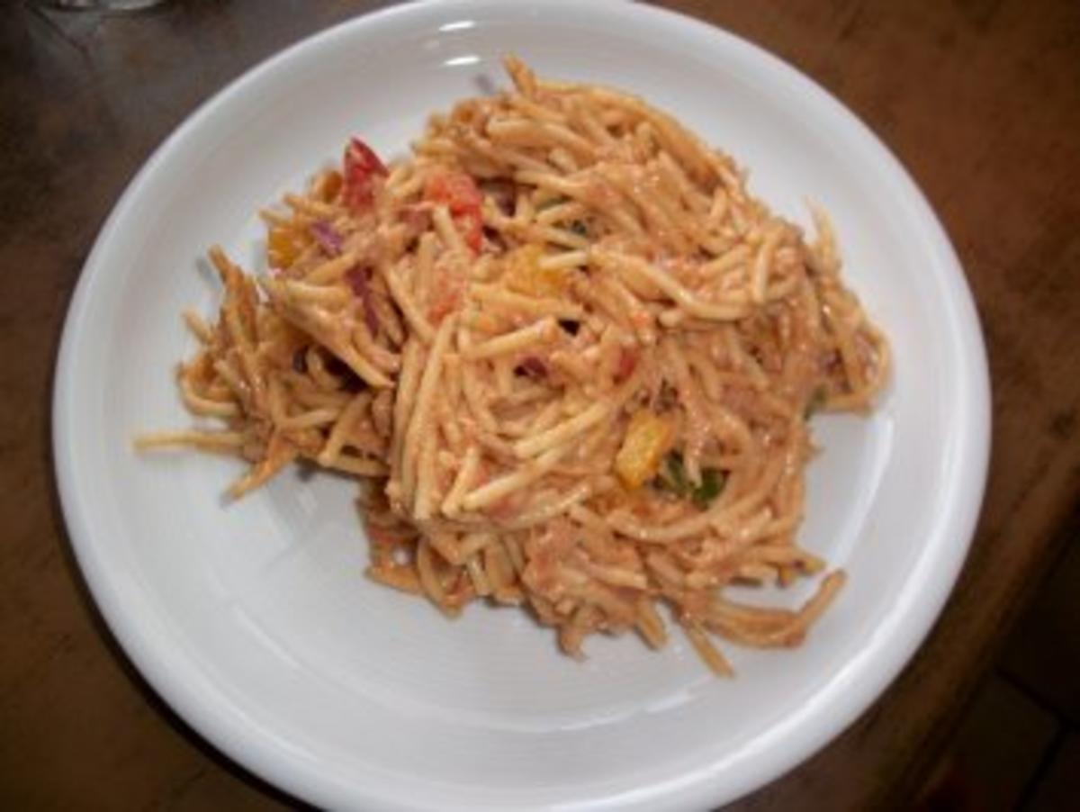 Bilder für Spagettisalat mit Spagetti und grüne und rote Paprika - Rezept