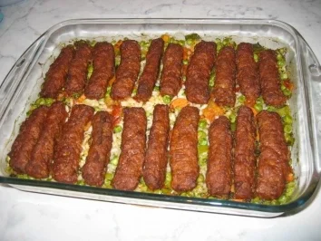 Hackwürstchen auf Gemüsereis - Rezept