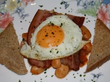 Rezept: Cowboy-Dinner a la Bonanza (Beans,Bacon and Fried Eggs) Cowboy-Dinner a la Bonanza (Beans,Bacon and Fried Eggs) - Rezept